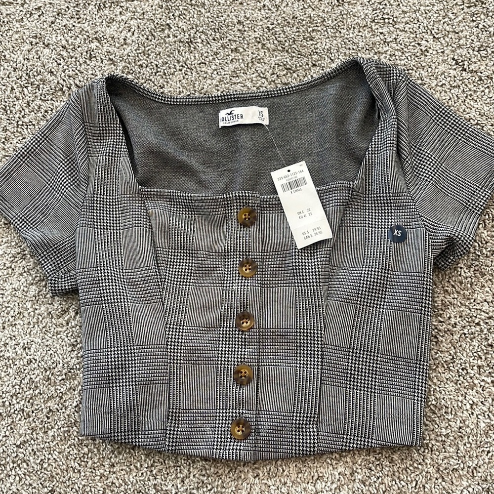 Shirt sleeve crop top